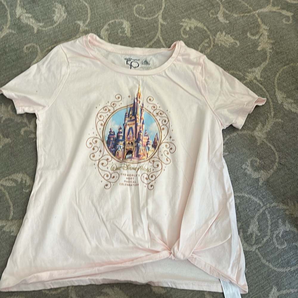 Adorable collectors Disney tee, size Medium. never worn.